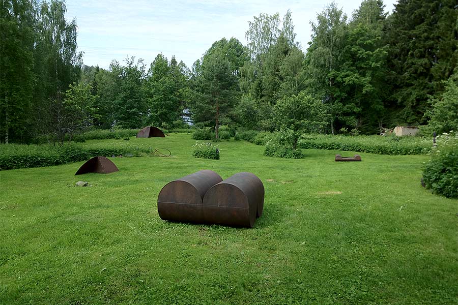 Cor-ten steel sculptures exhibited on the clearing (seen to the lake in the west).